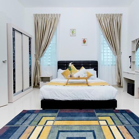 Villa Desaru 16Pax Family With Private Mini Pool & Jacuzzi Kota Tinggi Esterno foto