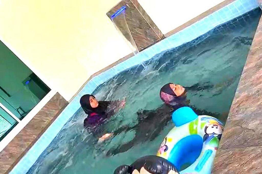 Villa Desaru 16Pax Family With Private Mini Pool & Jacuzzi Kota Tinggi Esterno foto